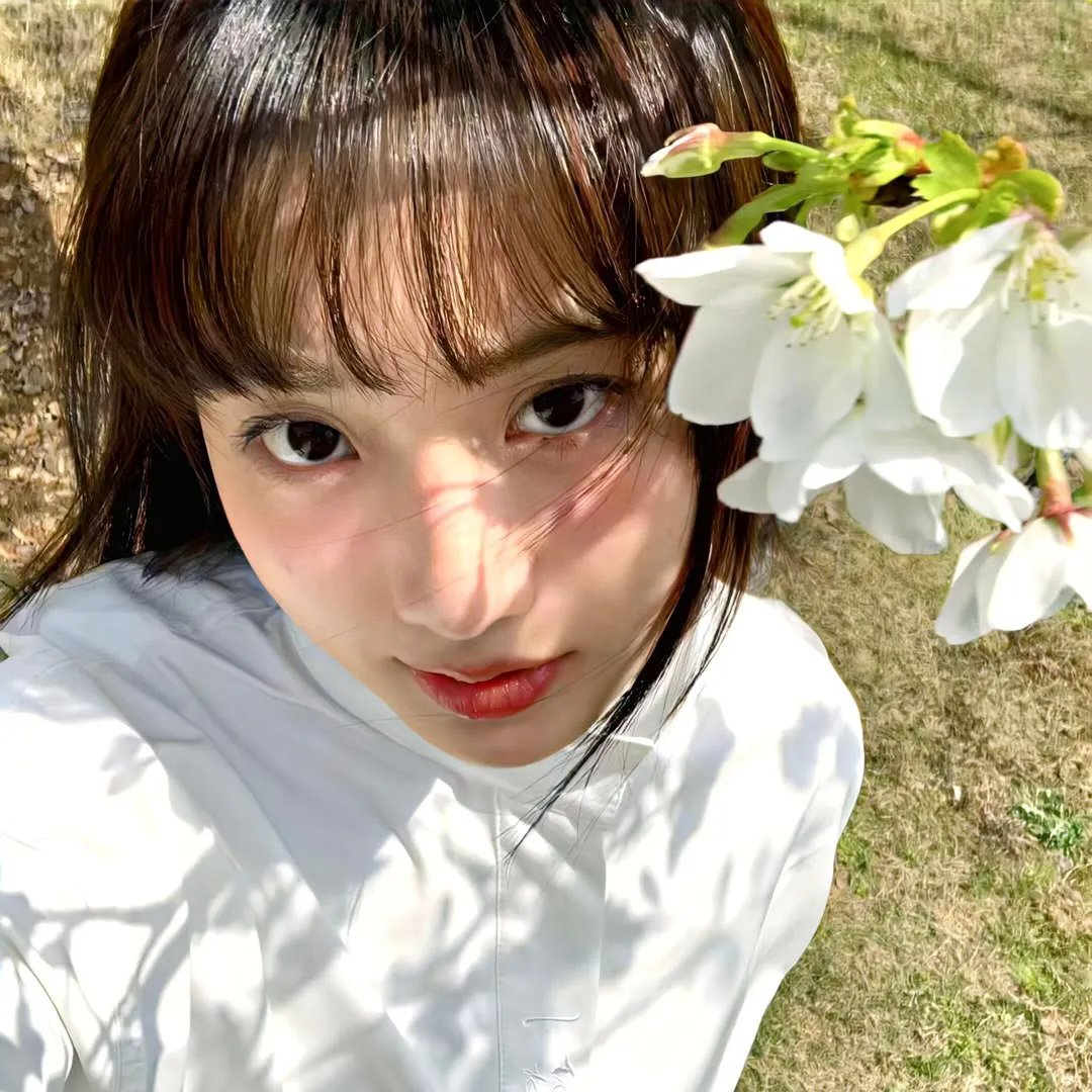 戴脚镣的女孩